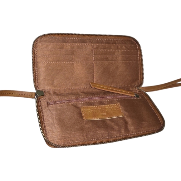 Free‎ People Distressed Vegan Leather Wallet Wristlet Brown NEW - Picture 3 of 3